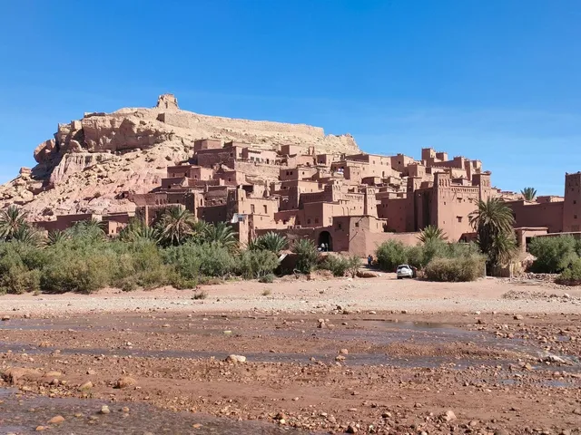 Kasbah de barro de Ait Ben Haddou ao entardecer, no roteiro completo do Marrocos
