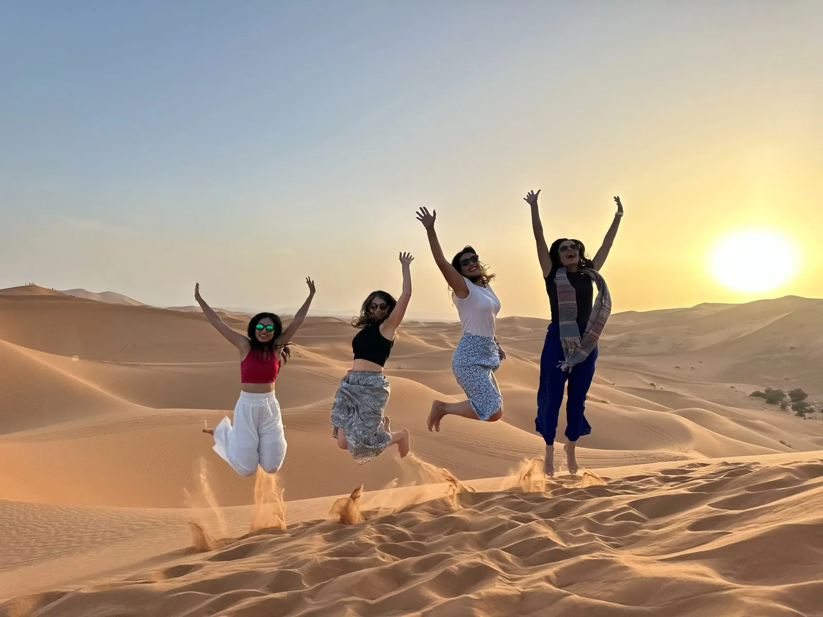 Dunas do deserto do Marrocos ao pôr do sol